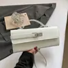 Bolsa de Mão Elegante para Comércio Exterior com Fivela de Fecho para Mulheres, Bolsa Transversal Versátil e Estilosa com Acabamento de Luxo