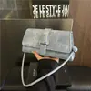 Bolso de mano de lujo ligero estilo francés para mujer, nuevo modelo de verano 2026, bolso de hombro elegante de color liso, bolso de axila para el trabajo