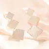 Brincos Dobráveis Metálicos Brilhantes de Design de Moda Transfronteiriço Europeu e Americano, Brincos, Acessórios de Orelha para Mulheres, Estilo Retrô, Brincos de Luxo Leve