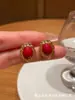 Brincos de tarracha vermelhos geométricos de Ano Novo para mulheres outono e inverno 2024 novos simples combinam com tudo brincos acessórios banhados a ouro 18K