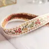 Estilo étnico encaje de tela adornos accesorios fondo camel flores bordadas tela para ropa de algodón adornos para manualidades materiales decorativos