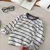 Camiseta infantil, bordado a rayas, algodón, estilo outdoor, colección de otoño, unisex, casual y a la moda, atuendo de otoño, diseño color block