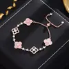Pulseira Novo Estilo com Madrepérola Brilhante de Cor Natural, Trevo da Sorte de Quatro Folhas Vazado, Acessório de Mão Ajustável para Mulheres, Joia de Mão de Luxo Leve de Nicho