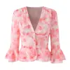 Conjunto de top de impresión compuesta estilo francés de verano con cuello en V y volantes, mangas de campana florales + minifalda ajustada