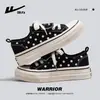 Zapatillas Warrior para mujer, nuevo modelo otoño 2026, zapatos blancos versátiles de moda con suela gruesa, zapatos casuales de lona con suela blanda que aumentan la altura B