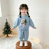 Conjunto de forro polar para niña, nueva colección otoño/invierno, conjunto de sudadera y pantalón con estampado navideño de dibujos animados, conjunto casual de forro polar para niños
