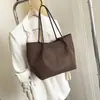 2025 Bolso de Alta Gama de Gran Capacidad Estilo Coreano Urbano Simple para Otoño e Invierno Bolso para Suegra Bolso Versátil Casual de un Solo Hombro para Axila