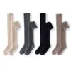 Calcetines altos 100% cachemir puro para mujer, con elasticidad moderada, no propensos a resbalarse, sencillos, suaves, versátiles y cálidos.
