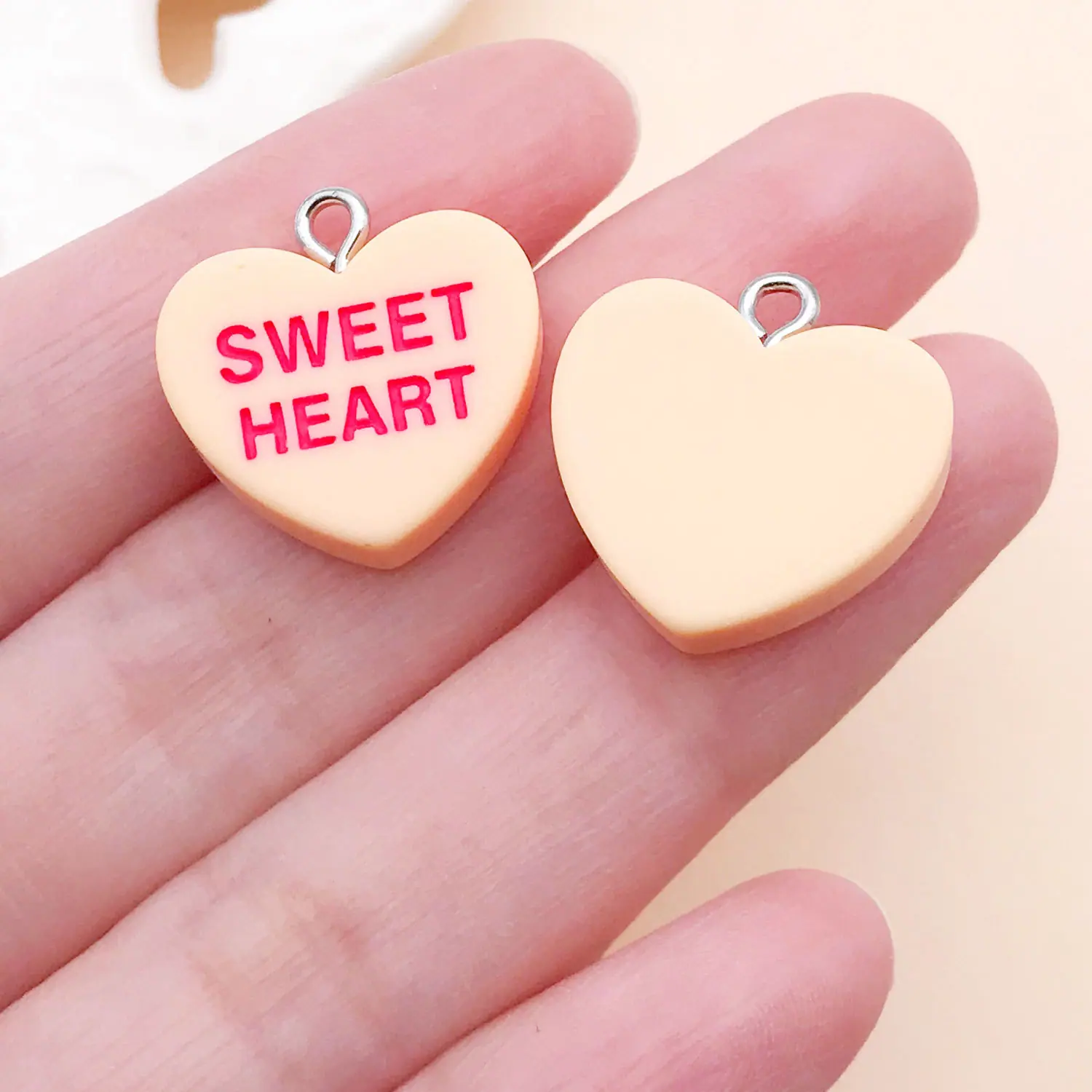 24507-JME-黄色树脂心形字母桃爱心形sweethea