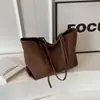 Bolsa de Palha Grande Capacidade Feminina 2024 Nova Primavera Retrô Versátil Bolsa de Ombro/Sobrancelha Bolsa Tote Portátil Estilo Coreano