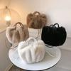 Nuevo bolso de peluche de imitación de piel de conejo, bonito bolso de calabaza, bolso de señora portátil, bolso de hombro con temperamento de nube de otoño e invierno.