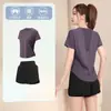 Conjunto de roupas esportivas profissionais para corrida feminina, nova coleção de verão, vestuário atlético respirável e de secagem rápida, manga curta, conjunto elegante para yoga
