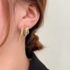 Pendientes coreanos Dongdaemun de estilo minimalista, simples y compactos, Aros dorados elegantes y únicos de tres círculos con incrustaciones de diamantes por un lado