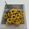 Flores Artificiais Transfronteiriças Buquê de Margaridas de 7 Hastes em Cores de Outono Flores Falsas Decoração de Casa Arranjo de Casamento Plantas de Flores Plásticas