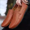 Fábrica una generación de zapatos de cuero transfronterizos algodón opcional zapatos de cuero brillante zapatos de frijol huecos forrados de felpa zapatos de cuero de alta calidad
