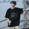 Camiseta Masculina de Verão com Estampa Pesada Americana Marca Tendência Jovem Manga Curta Oversize Ombro a Ombro