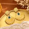 Pendientes vintage de gemas de colores, estilo cortesano antiguo, ligeros, elegantes, de alta gama, con contraste de colores.
