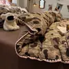 Ropa de cama 2026 nuevo modelo juego de cuatro piezas: sábana, funda de edredón, protector de colchón, juego de tres piezas para cama individual de dormitorio universitario