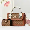 Bolso de Hombro Nuevo Estilo Primavera y Verano 2025, Bolso de Mano y Bolso Cruzado de Estampado Retro de Moda, Versátil, de Alta Gama, Bolso Sencillo para Mujer