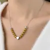 Collar de perlas estilo ins para mujer, diseño de nicho que combina con todo, cadena de clavícula con perlas de imitación de amor, colgante de amor, joyería al por mayor