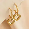Pendientes de aro con colgante en forma de corazón minimalista de alta gama europeos y americanos, material de acero inoxidable, chapados en oro real de 18 quilates, pendientes de diseño nicho