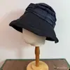Sombrero de pescador dulce de diseño literario japonés, diseño a cuadros, plisados, empalme, sombrero de cubo, ala ancha que hace que la cara se vea más pequeña, sombrero para el sol, mujer
