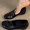 Sapatos Baixos Simples Slip-On Bico Redondo para Mulheres 2026 Novo Estilo Couro Sintético para Trabalho Casual Sapatos Mary Jane com Aumento Oculto de Altura