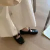 Sapatos Baixos de Bico Redondo Estilo Retrô para Mulheres 2026 Primavera e Outono Novo Estilo Sapatos Ballet Mary Jane com Laço para Trabalho e Deslocamento