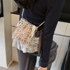 Bolso Tejido de Cadena de Perlas Recortado de Primavera y Verano de Buen Aspecto para Niñas 2025 Nuevo Bolso Cruzado de Alta Gama para Teléfono Móvil