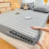 Funda de colchón acolchada antibacteriana Clase A, funda de cama segura para bebés, protector de colchón impermeable a prueba de orina, funda de cama modelo nuevo 2026