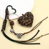 Nuevo Colgante de Bolso con Forma de Corazón de Felpa con Estampado de Leopardo de Amazon, Llavero de Cereza con Cuerda Trenzada, Venta al por Mayor de Regalos Pequeños