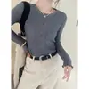 Suéter de punto de manga larga con cuello redondo para mujer, nuevo estilo otoño e invierno 2026, top básico blanco ajustado de alta gama