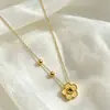 Collar de perlas de cola de pez de lujo ligero popular de nicho transfronterizo para mujer, cadena para la clavícula de verano, accesorio de alta gama, versátil y único