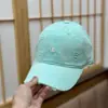 Boné de Baseball Bordado com Letras 2026 Novo para Mulheres, Boné Simples Versátil de Topo Macio para Primavera e Verão Que Faz o Rosto Parecer Menor, Estilo Tendência para Casais