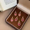 Pingente de Coração Doce Estilo Mary Jane Francês com Zircônias em Forma de Coração, Banhado a Ouro 24K, Conserva a Cor, Luxo Leve, Cor Vermelho Rosa para Mulheres