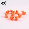 Color de resina transfronterizo patito pequeño DIY joyería accesorios para el cabello mini coche creativo adornos de micro paisajismo al por mayor