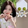Pendientes Blancos de Flores Frescas Estilo Bosque de Verano para Mujer, Diseño de Nicho de Lujo Ligero, Aretes y Pendientes de Moda con Temperamento Dulce