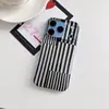 Tablero de ajedrez retro en blanco y negro Aplicable a iPhone 17 Pro Max Apple 18 Pro Funda para teléfono Doble capa IMD 16/15
