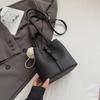 Bolso Satchel Sencillo de Nicho Bolsa Cesta de Verduras para Mujer 2025 Otoño Nuevo de Gran Capacidad para Viajar en Transporte Público Bolso Cubo de Hombro Único Cruzado