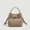Bolsas de atacado transfronteiriças, bolsa tipo balde simples e estilosa para o dia a dia, novo design versátil, pode ser usada no ombro ou na transversal, personalização OEM disponível