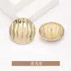 Listras em Forma de Arco Decoram o Casaco de Metal Estilo Chanel, Trench Coat, Suéter, Malha com Botão, de Abotoar, com um Toque de Luxo