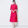 Elegante Vestido Estilo Francés 2025 con Intrincado Crochet Calado, Mangas Tres Cuartos, Ceñido a la Cintura y Falda Acampanada que te Hace Ver Más Delgada