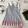 2026 Nuevo Estilo de Verano Estilo Coreano para Niñas Lindo Conejito Pequeño Vestido sin Mangas con Solapa y Pliegues Moderno 24330