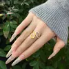 Anillo Hebilla para Bufanda Color Oro Arena con Diamante Estilo Mismo de la Joyería Puzuo Gold para Mujer, Anillo de Dedo Índice Heterosexual de Moda Personalizado para Novia