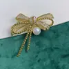 Accesorios DIY Chapado en Oro Grueso Zirconia Microincrustada Elegante Lazo Broche de Perla Pin Accesorios de Moda Portaflores Vacío