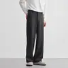 Pantalones casuales de otoño para hombre de pierna ancha con corte relajado, diseño de pierna recta y caída fluida, perfectos para ir al trabajo y versátiles para varios atuendos