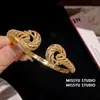 Asas de Borboleta Névoa de Pêssego! Pulseira Borboleta de Zircônia Super Brilhante, Estilo Doce e Delicado, Luxo Leve, Sensação de Alto Padrão, Acessório de Mão Versátil para Mulheres