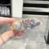 Pinza para el cabello versátil y elegante cuidadosamente seleccionada, pinza de pico de pato ovalada con perla de color marfil y pedrería para mujeres, pinza para mechones rebeldes y flequillo