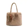 Bolso tote de alta gama de gran capacidad para mujer para otoño e invierno, nuevo estilo 2026, bolso de axila color café, bolso peludo de felpa