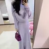 Elegante y estiloso conjunto de punto para mujer, con un nuevo diseño de otoño/invierno con mangas murciélago, una falda de cintura alta que se ajusta a la figura y un atuendo de dos piezas